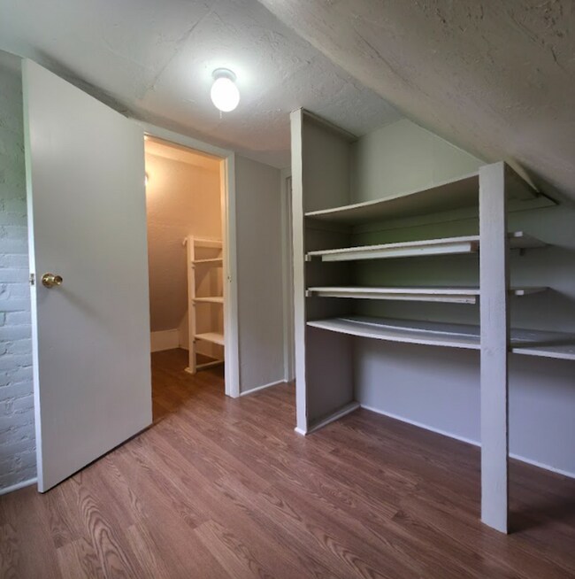 Building Photo - Newly remodeled 4 bedroom 1.5 bath single ...