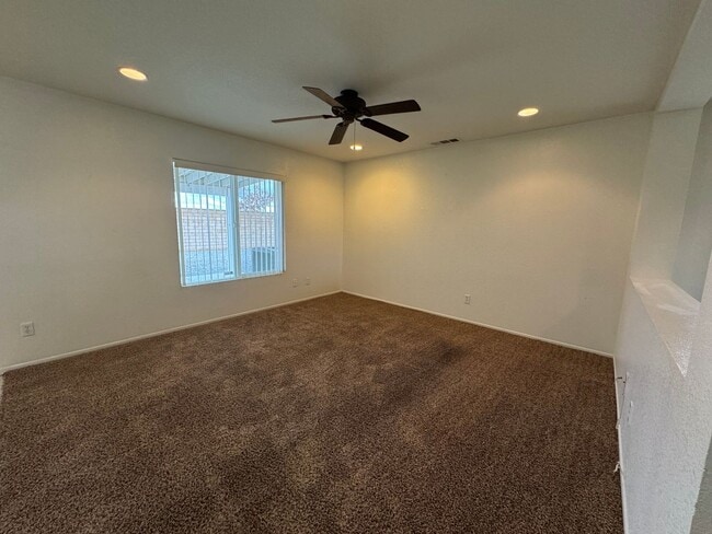 Building Photo - Spacious 3 Bedroom Home in Victorville