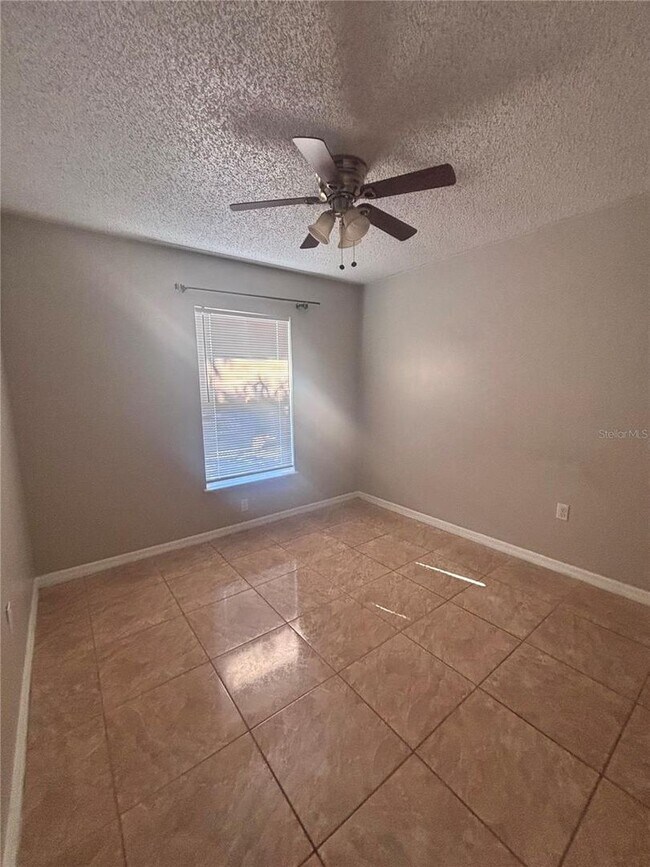 Building Photo - Poinciana Home