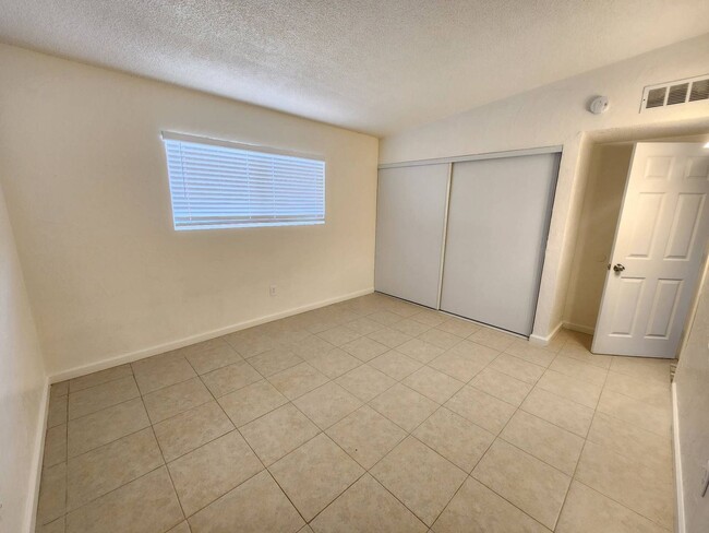 Building Photo - Ocotillo Apartments 6062-6064