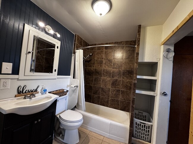 Building Photo - 324 1st Ave S