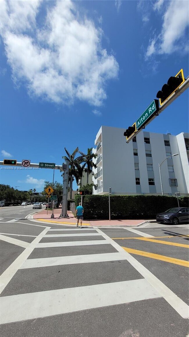 Building Photo - 1250 Alton Rd