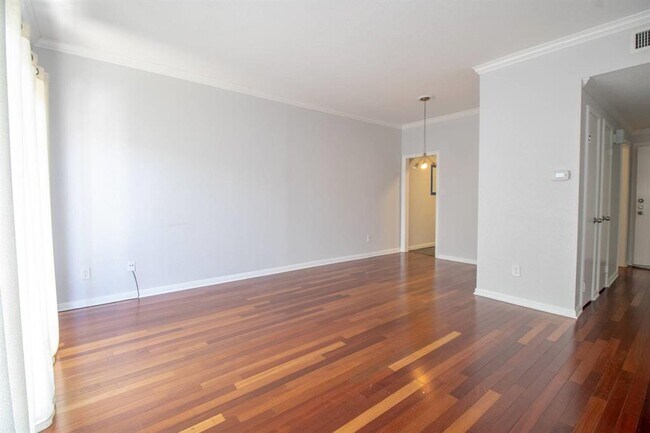 Building Photo - 2400 N Braeswood Blvd