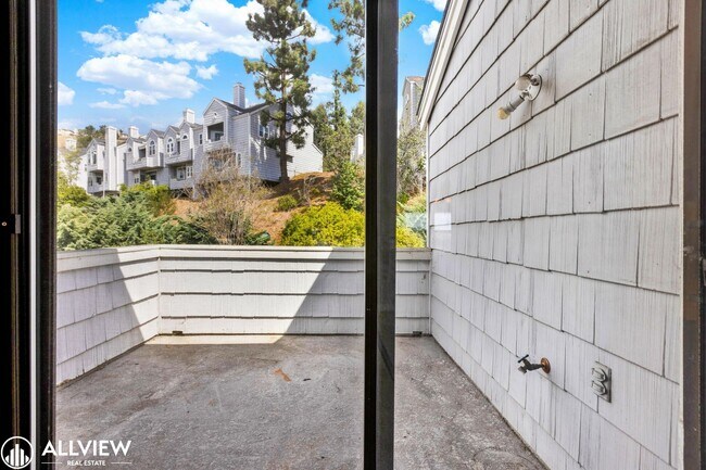 Building Photo - *MOVE IN SPECIAL $750 OFF FIRST MONTH'S RE...