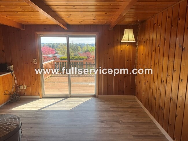 Building Photo - Charming house in downtown Snohomish