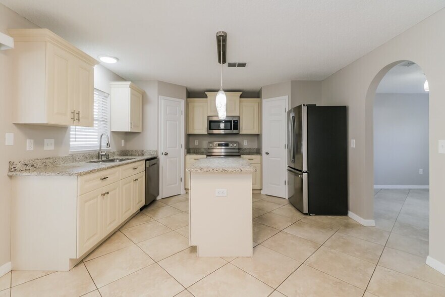 Building Photo - 11515 Linden Dr