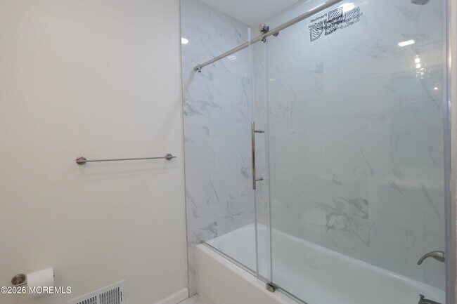 Building Photo - 42 Pennsbury Way