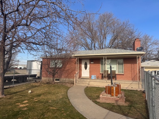 Building Photo - 8358 W Clarry Cir