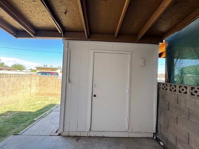 Building Photo - Holiday Gardens 2-br Townhome