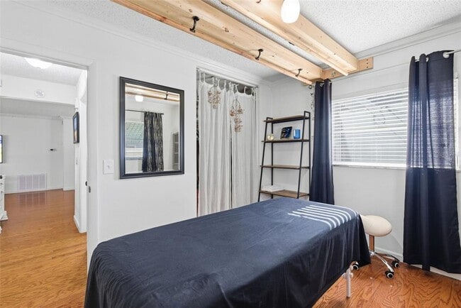 Building Photo - 2039 Pine Ridge Dr