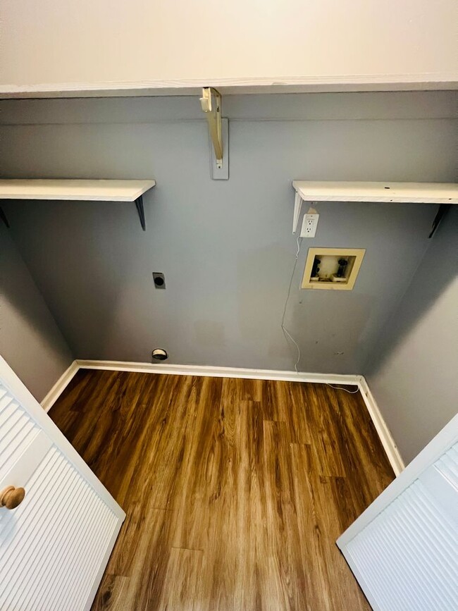 Building Photo - Convenient Comfort: 3-Bed, 2-Bath Home Nea...