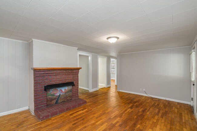 Building Photo - 6006 Fayette Ln