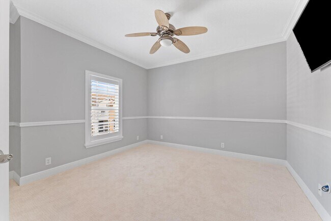 Building Photo - 604 NE Francesca Ln