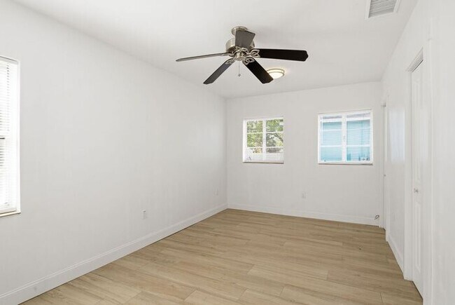 Building Photo - Remodeled 3/1 Home