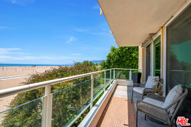 Building Photo - 723 Palisades Beach Rd