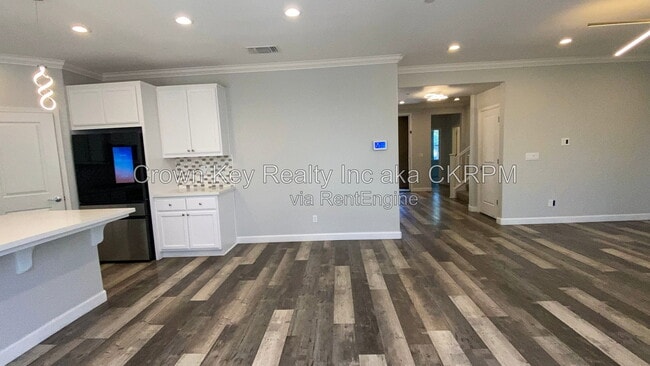 Building Photo - 416 E Solare Ave