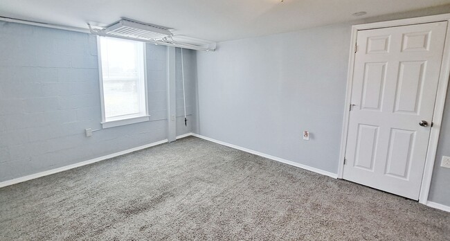Building Photo - 1 Bed / 1 Bath Apartment