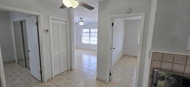 Building Photo - 2787 SW 34th Ct