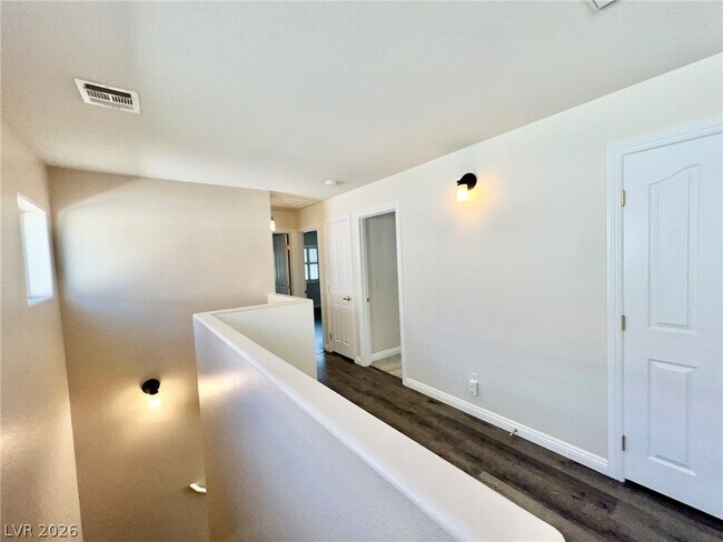 Building Photo - 5014 Tunnel Falls Dr