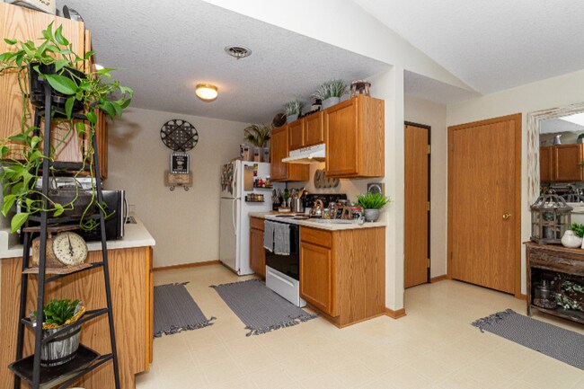 Building Photo - 1439 Prairie Dr