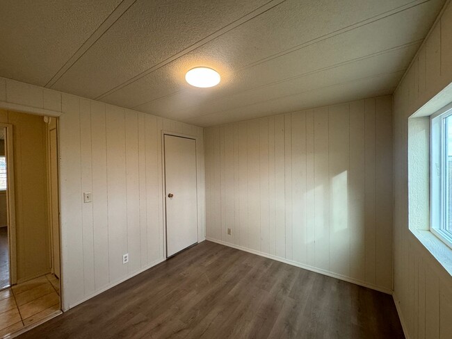 Building Photo - MOVE IN SPECIAL - $200 OFF FIRST MONTH'S RENT!