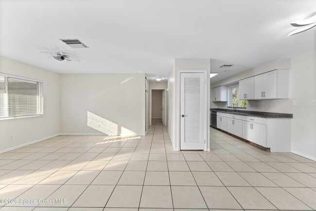 Building Photo - 420 S Tropical Trail