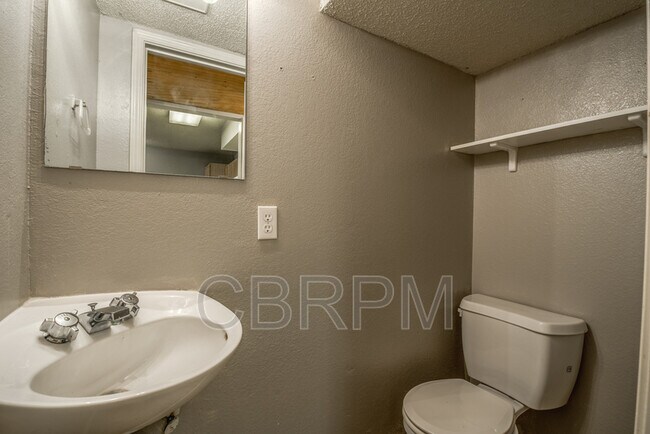 Building Photo - 5330 Kenosha Ave