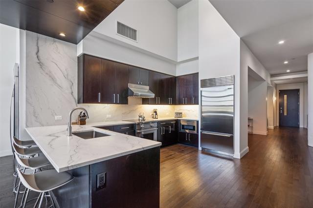 Building Photo - 2600 W 7th St