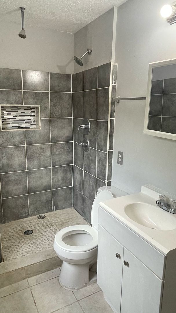 Building Photo - Your dream home awaits!