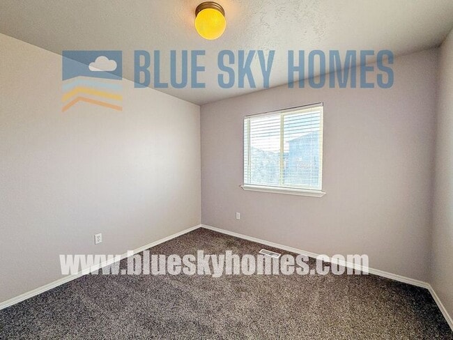 Building Photo - 2503 N Blue Blossom Way