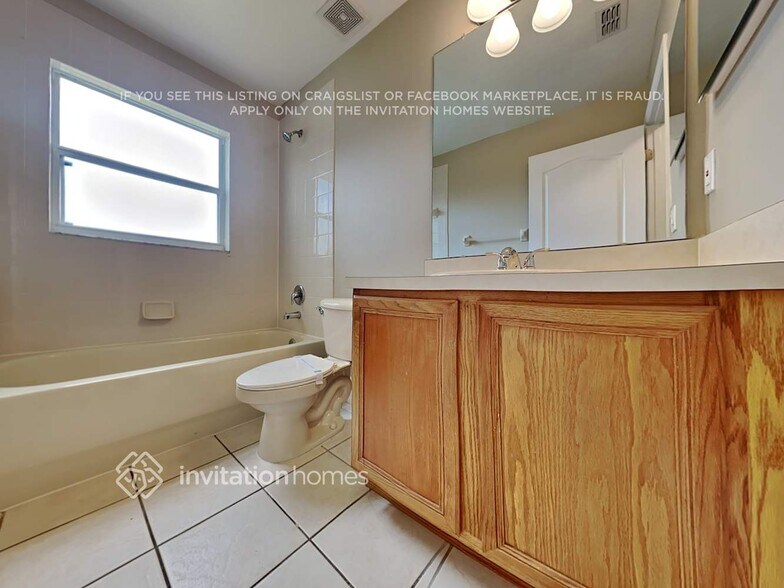 Building Photo - 10502 Smt Lks Ln