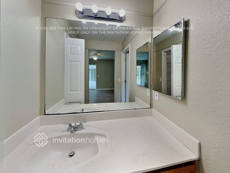 Building Photo - 6915 Glacier Ave