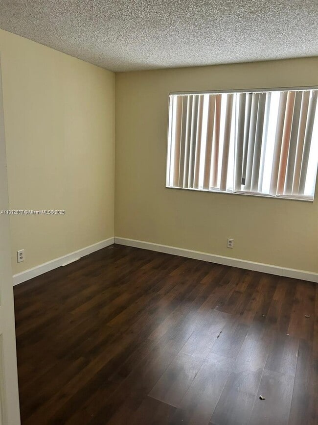 Building Photo - 189 Lakeview Dr