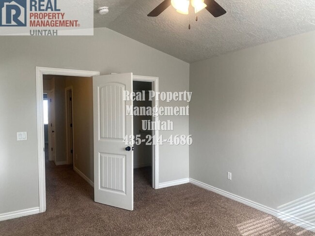 Building Photo - 3 bed 2.5 bath townhome in Fox Run
