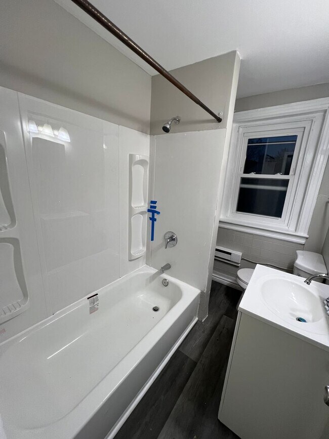 Building Photo - 240 E Hamilton St