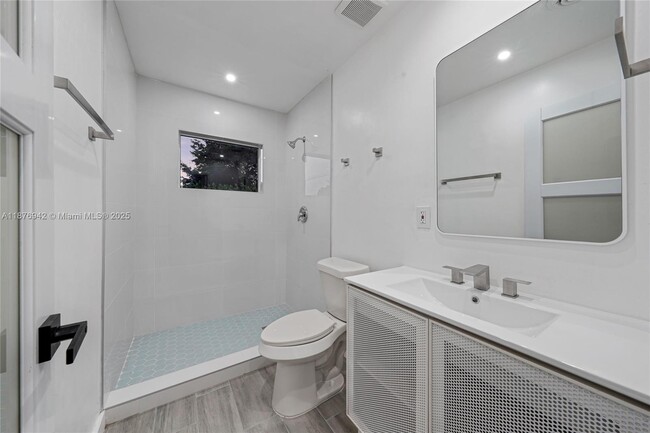 Building Photo - 7516 NW 44th Ct