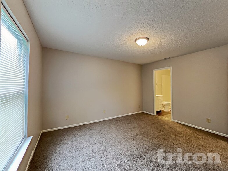 Building Photo - 773 Fern St