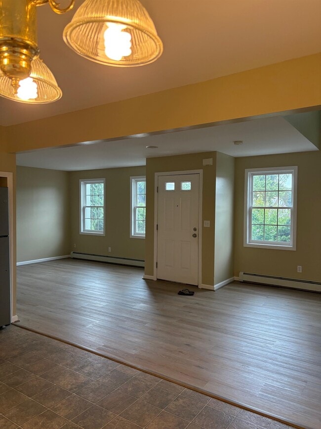 Building Photo - 16 Fowlers Ct