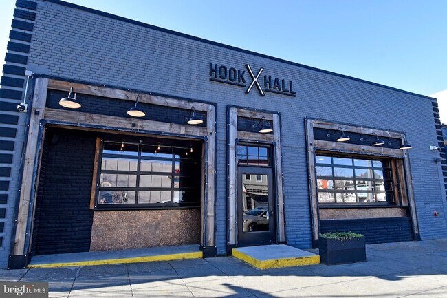 Building Photo - 625 Park Rd NW