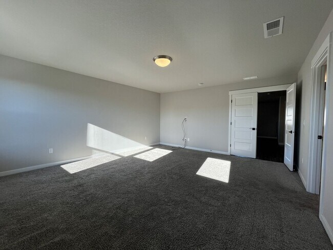 Building Photo - Expansive 2020 Forest Grove Home with 4 Bedrooms, Loft, Modern Kitchen & Covered Patio