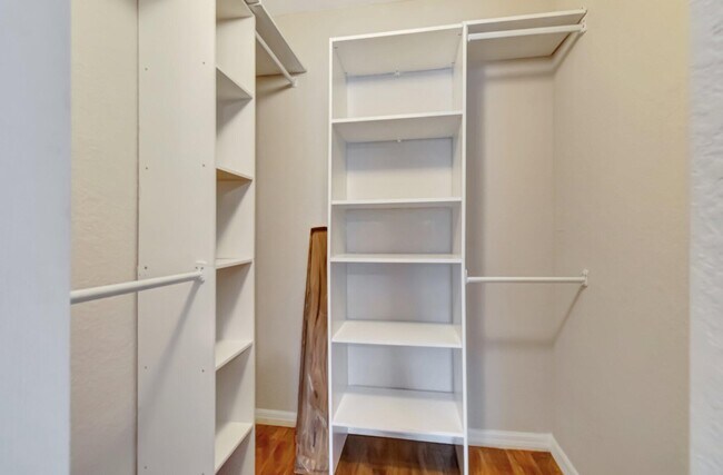 Building Photo - 6788 Hendry Dr