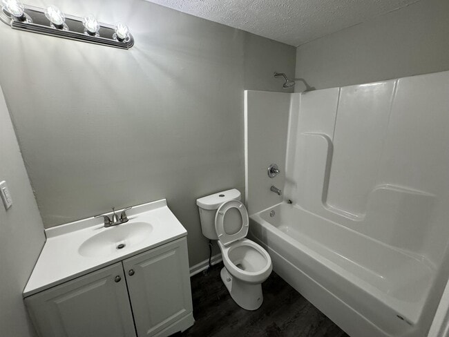 Building Photo - 742 Montclair Pl