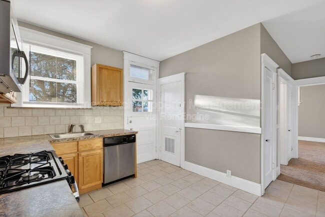 Building Photo - 4762 Alma Ave