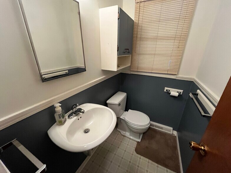 Building Photo - 350 W Mae Rose Ave