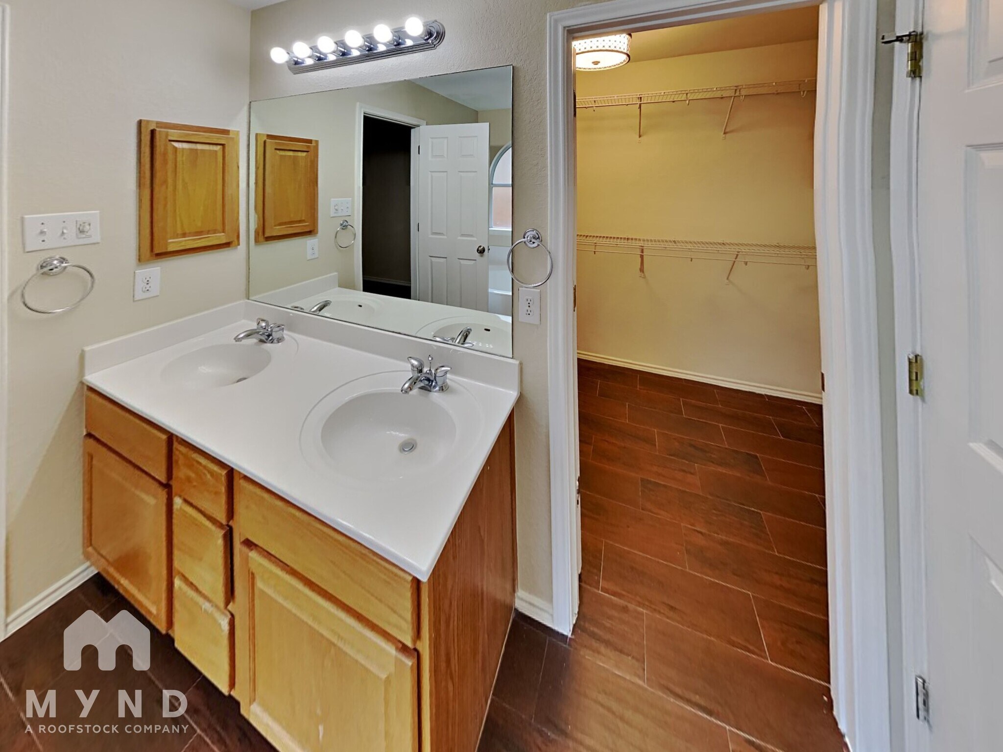 Building Photo - 8930 Wolff Vista