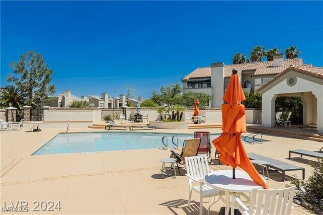 Building Photo - 337 Seine Way