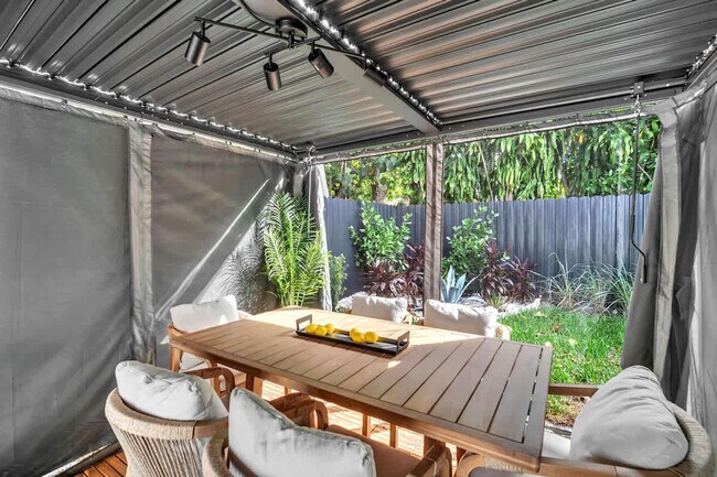 Building Photo - 400 NW 45th St