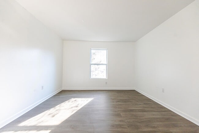 Building Photo - 1402 Camp Rd