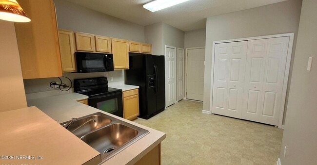 Building Photo - 505 Scrub Jay Dr