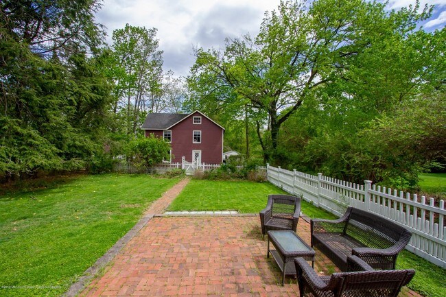 Building Photo - 905 Broad St